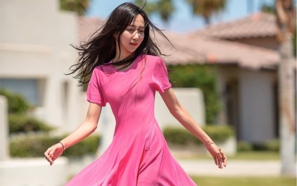 穿白色长腿袜的韩国长板女神高孝周来啦