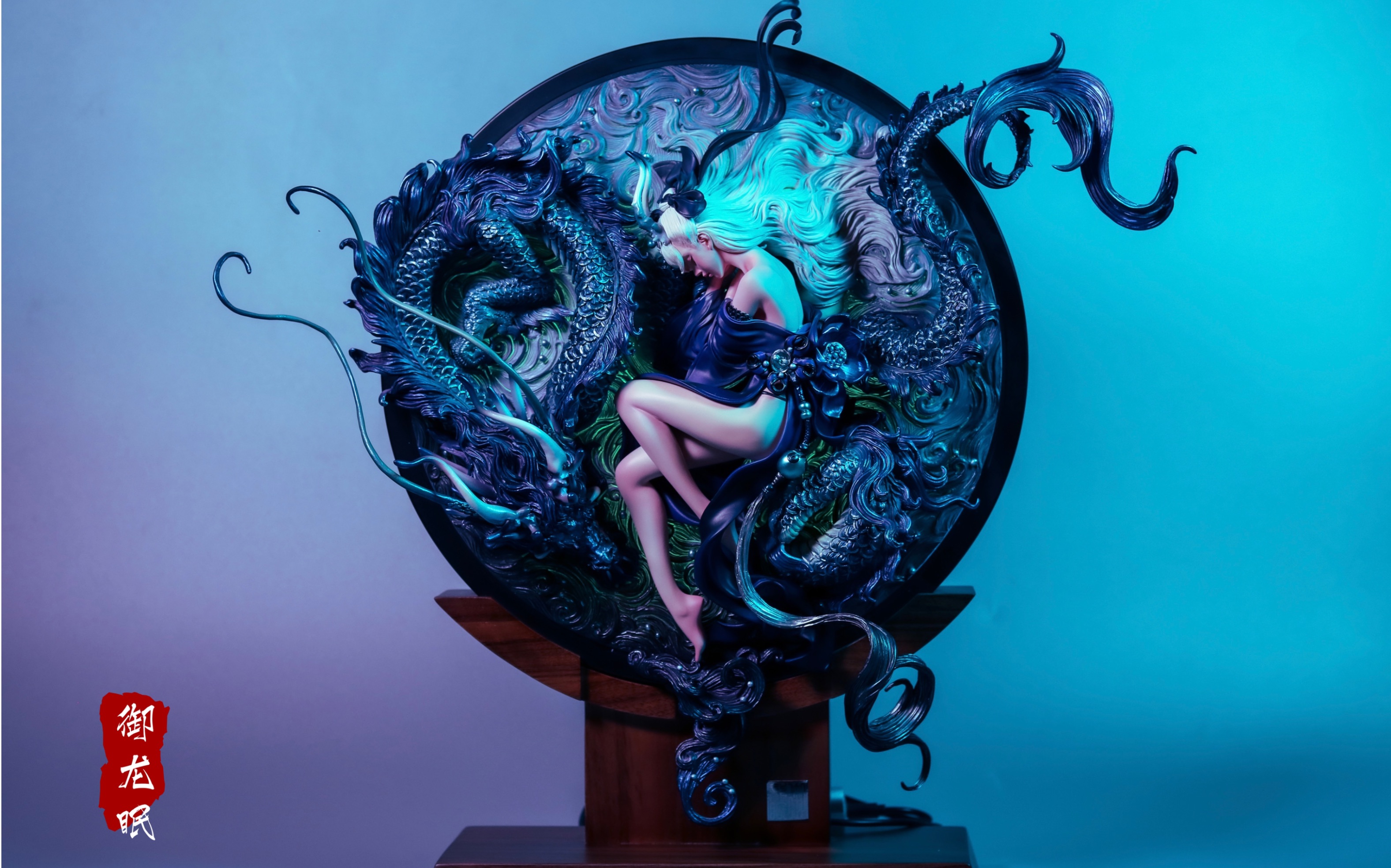 【御龙眠61渊】,仪静体闲卧渊潭,山辉川媚亦悠悠.