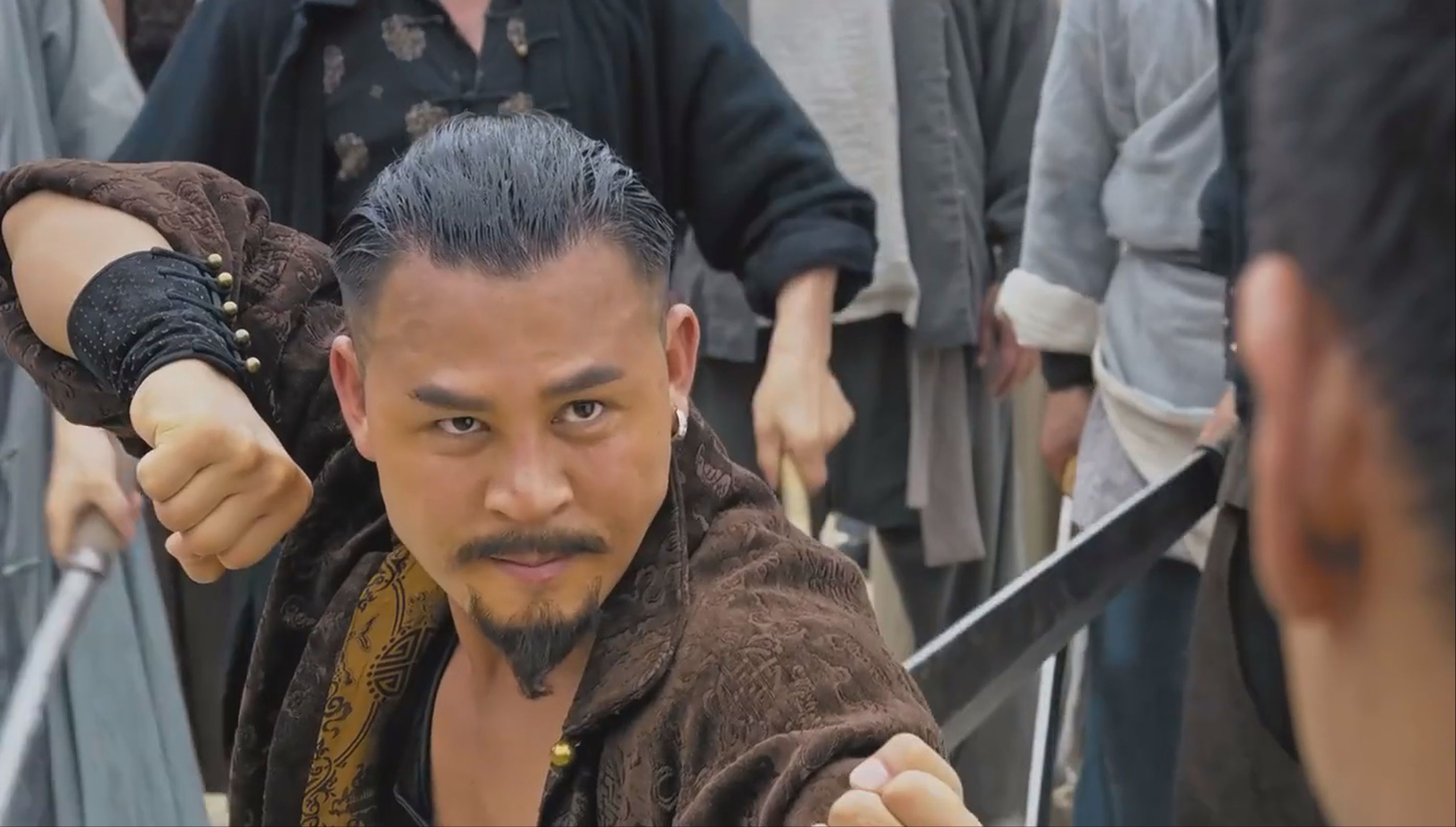 这是刘青云功夫最强的一次,壮汉嚣张挑战却被一脚绝杀,太帅了