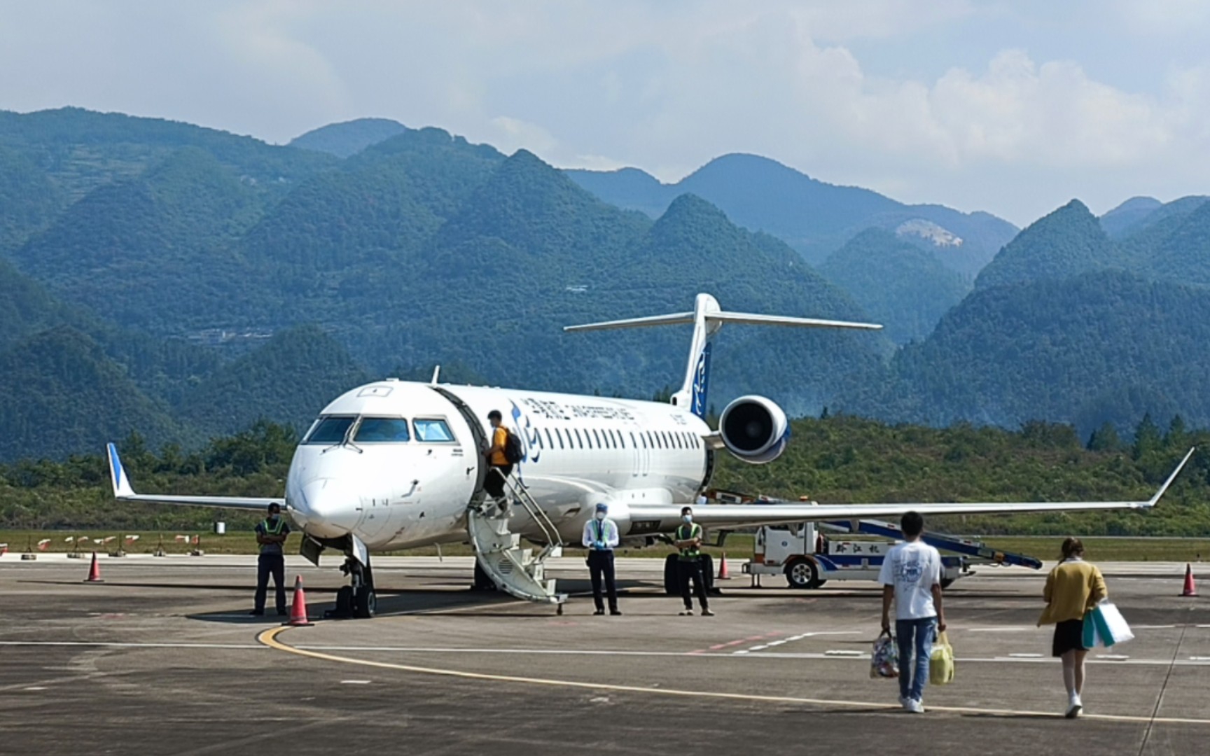 市内航空快线-黔江快线 g52716 黔江武陵山-重庆江北 华夏航空 crj900
