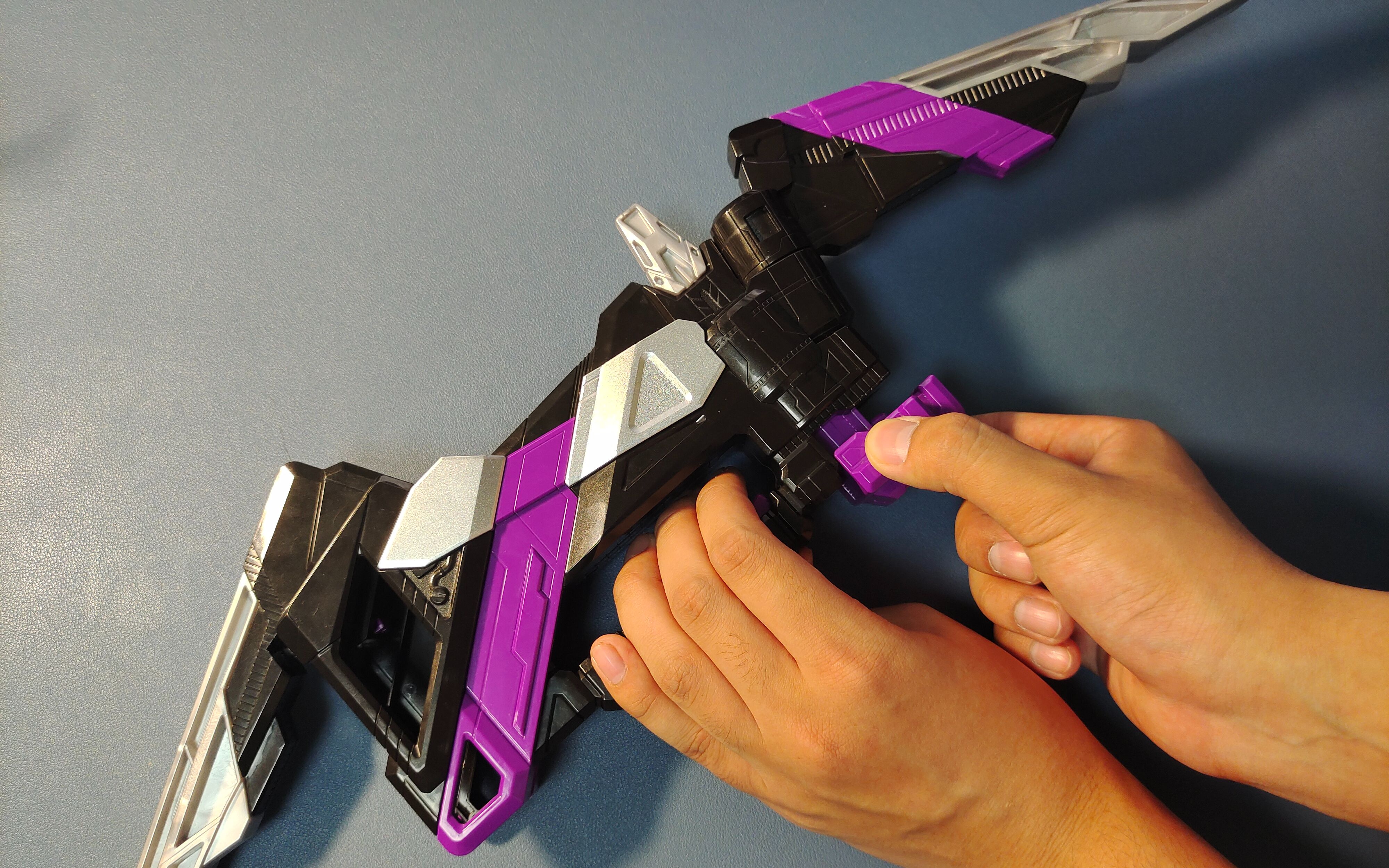 每个远程武器都有个近战的梦 万代dx假面骑士零一 公文包弓【水视频