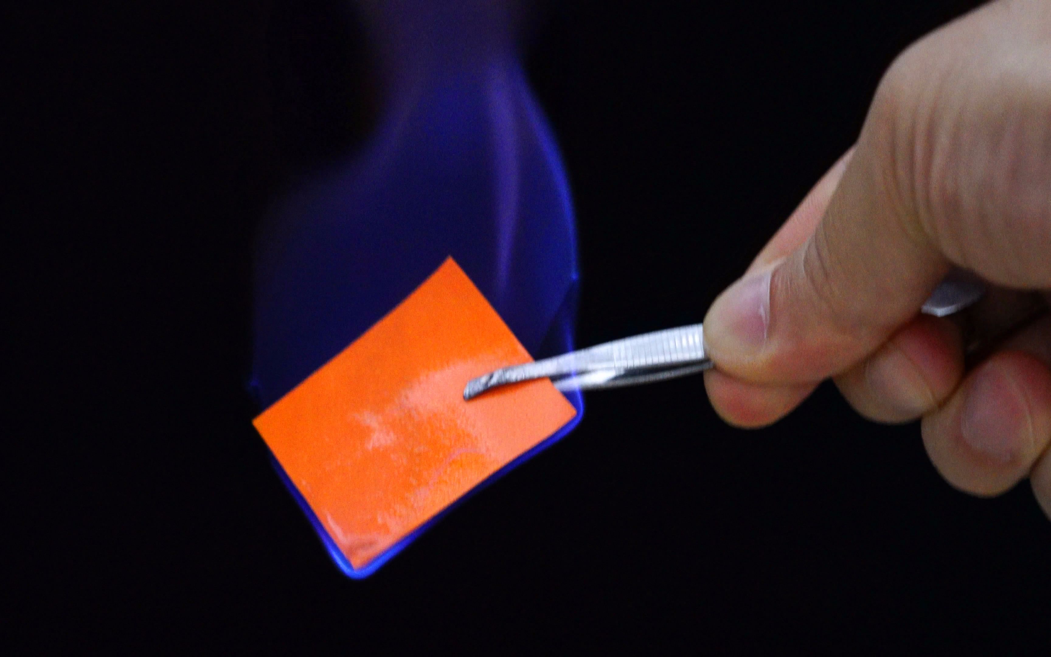 纸包不住火?都被火包围了纸却点不着,究竟咋回事