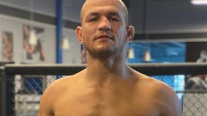 ufc前重量级冠军小菊朱尼尔 多斯桑托斯ins训练视频