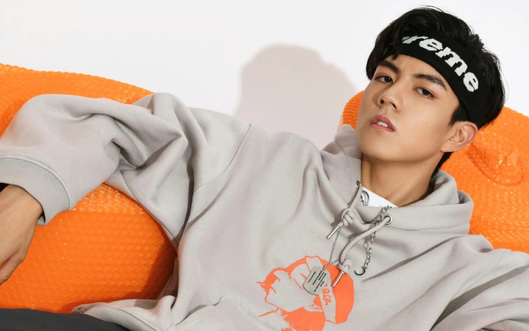 捡到一个19年的帅哥赵一博