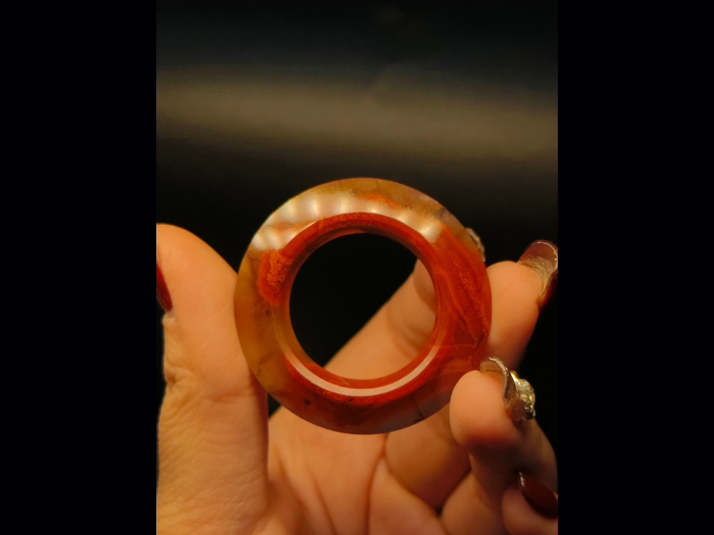 战国时期红稿玛瑙三才环质地圆润通透,牛毛纹清晰