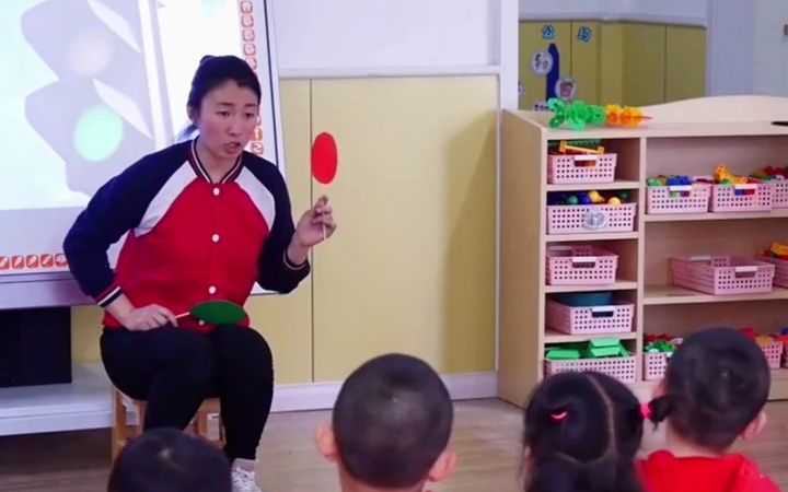 [图]幼儿园优质公开课、小班社会《红灯绿灯眨眼睛》幼师资料 ppt课件 幼师教案 幼教资源共享