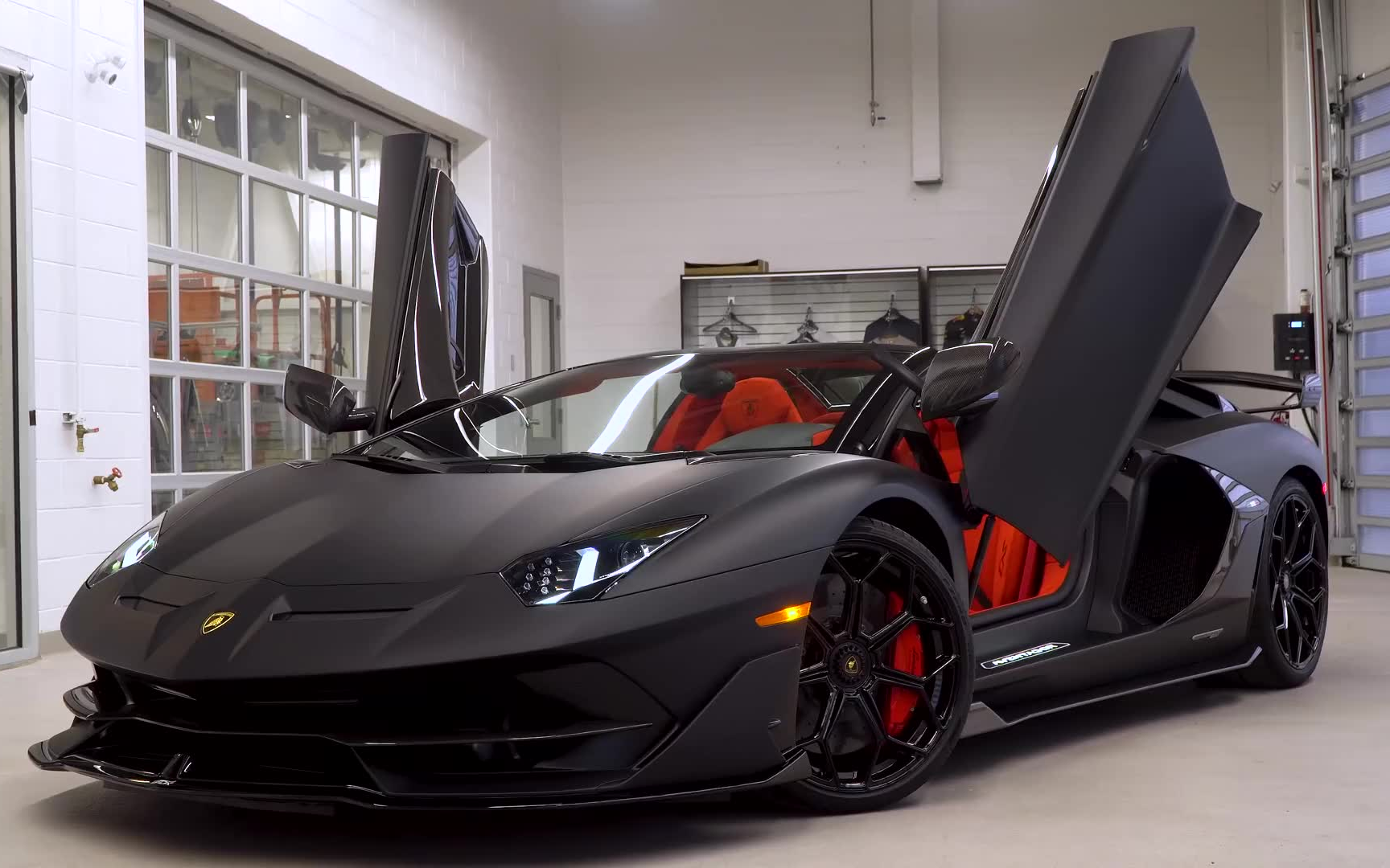 这就是2020年兰博基尼aventador svj跑车!