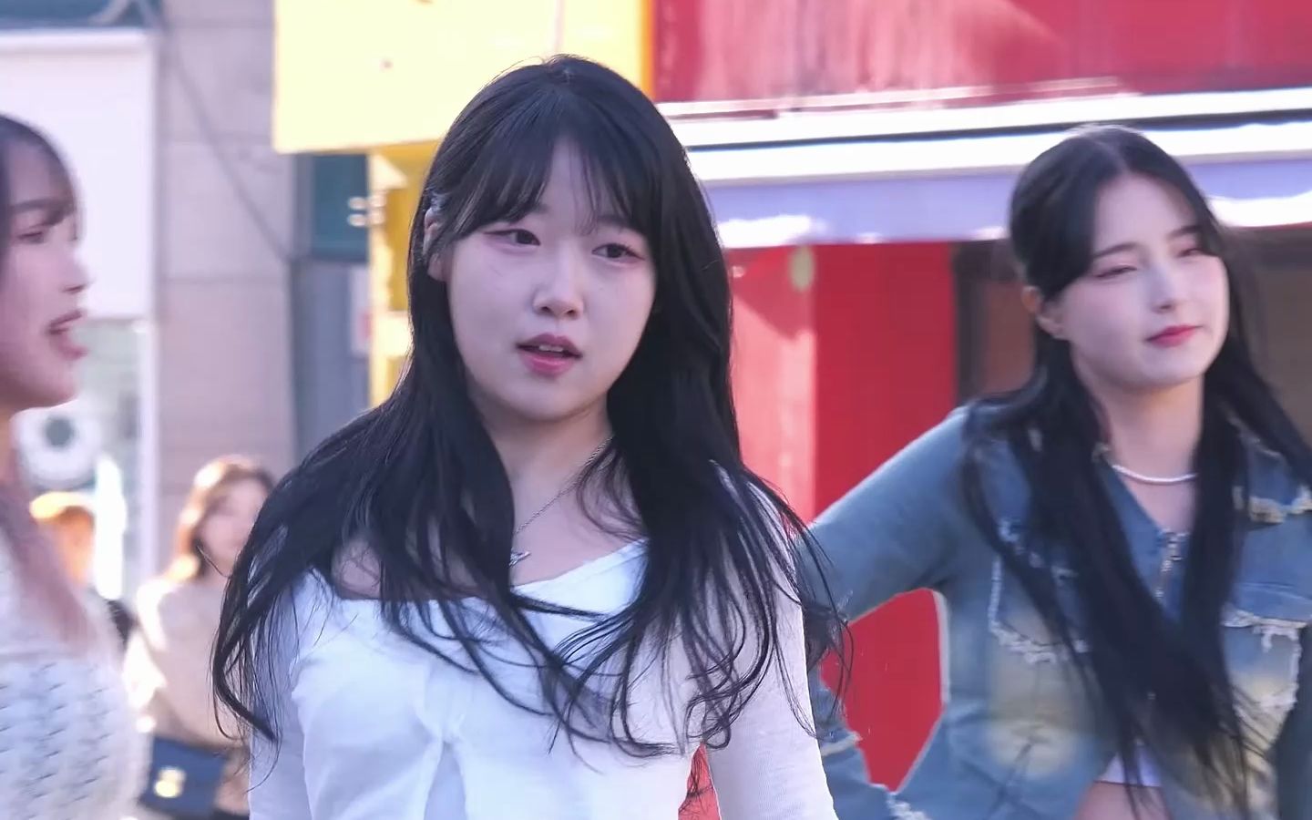 韩国美女:韩智宇街头激情热舞