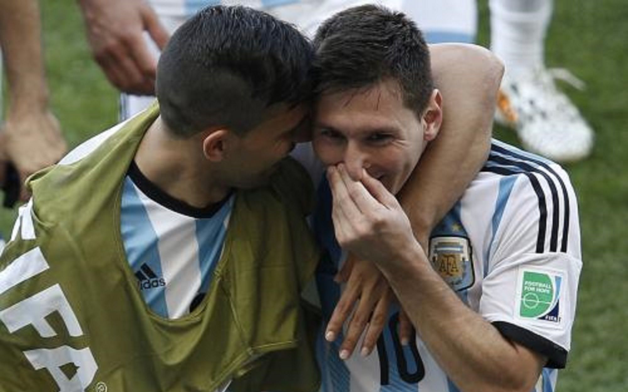 直播吧字幕初恋般的感觉阿圭罗回忆初见梅西的情景