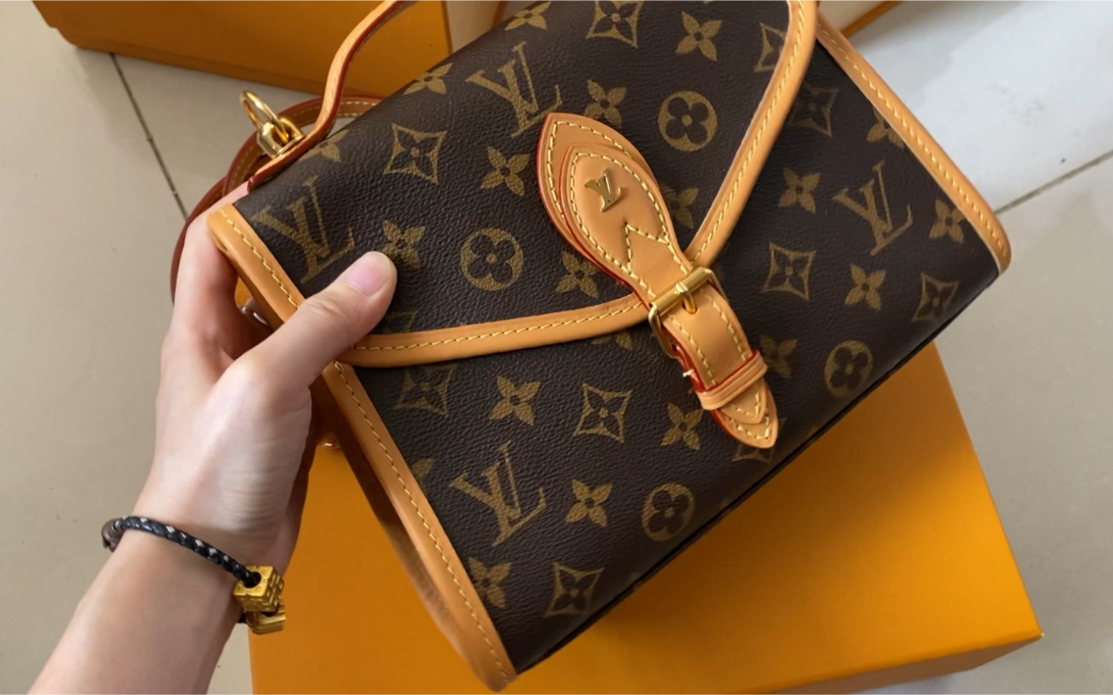 lv ivy邮差包 复古邮差单肩斜挎包