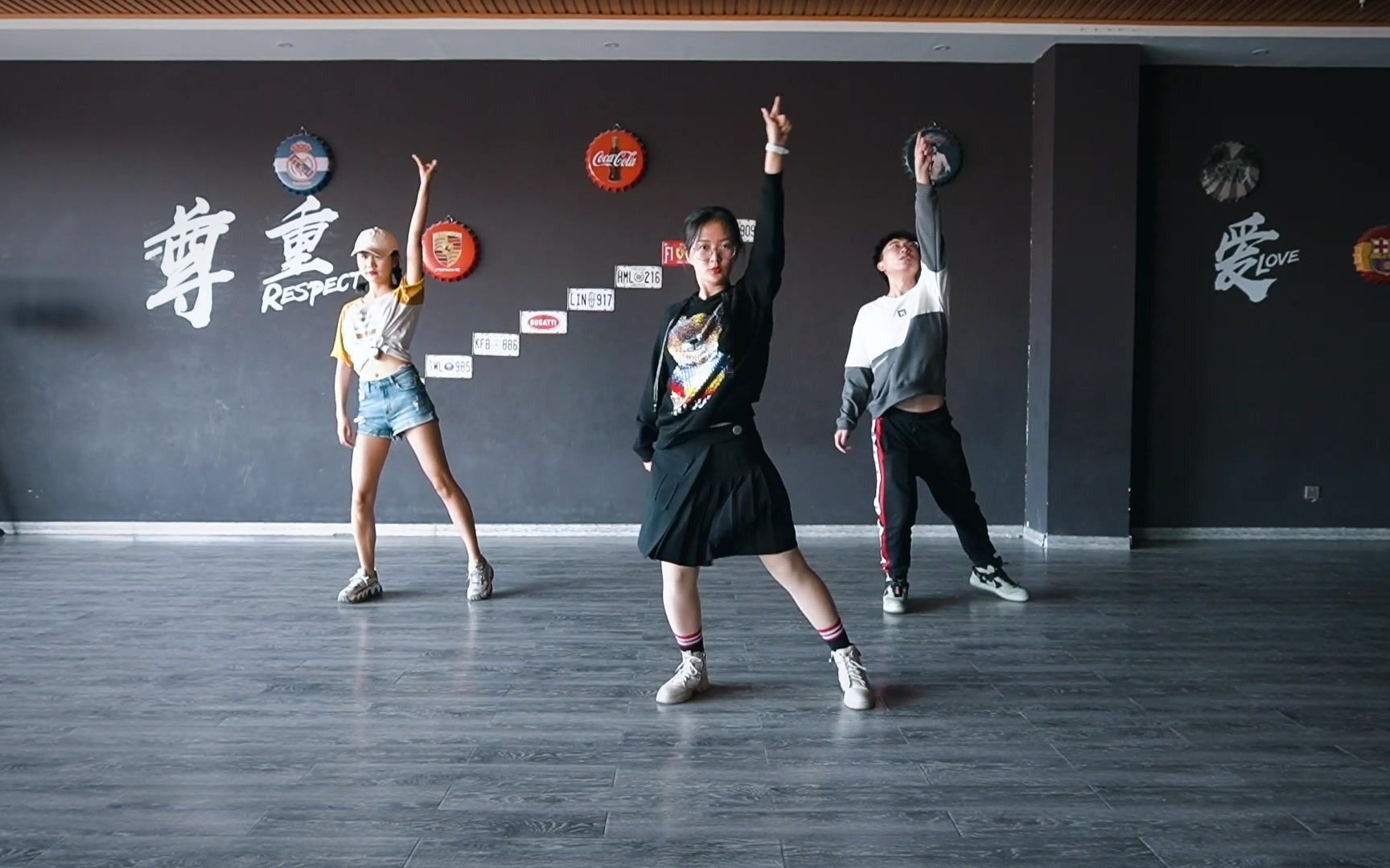 当代大学生的寒假文娱活动记录三个姐妹花的boomclap