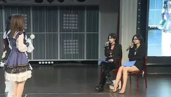 Jst:你要塑料袋干什么?   Lsq:我看到你我想呕吐