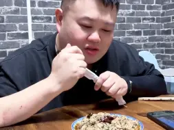 Скачать видео: 孙越继续分享美食：北京麻豆腐，他可真会吃啊！