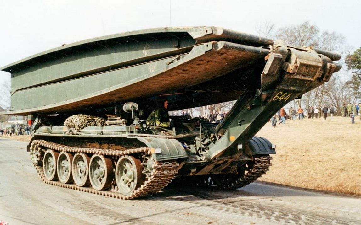 78军事历史79基于t-55底盘的瑞典brobv 971架桥车