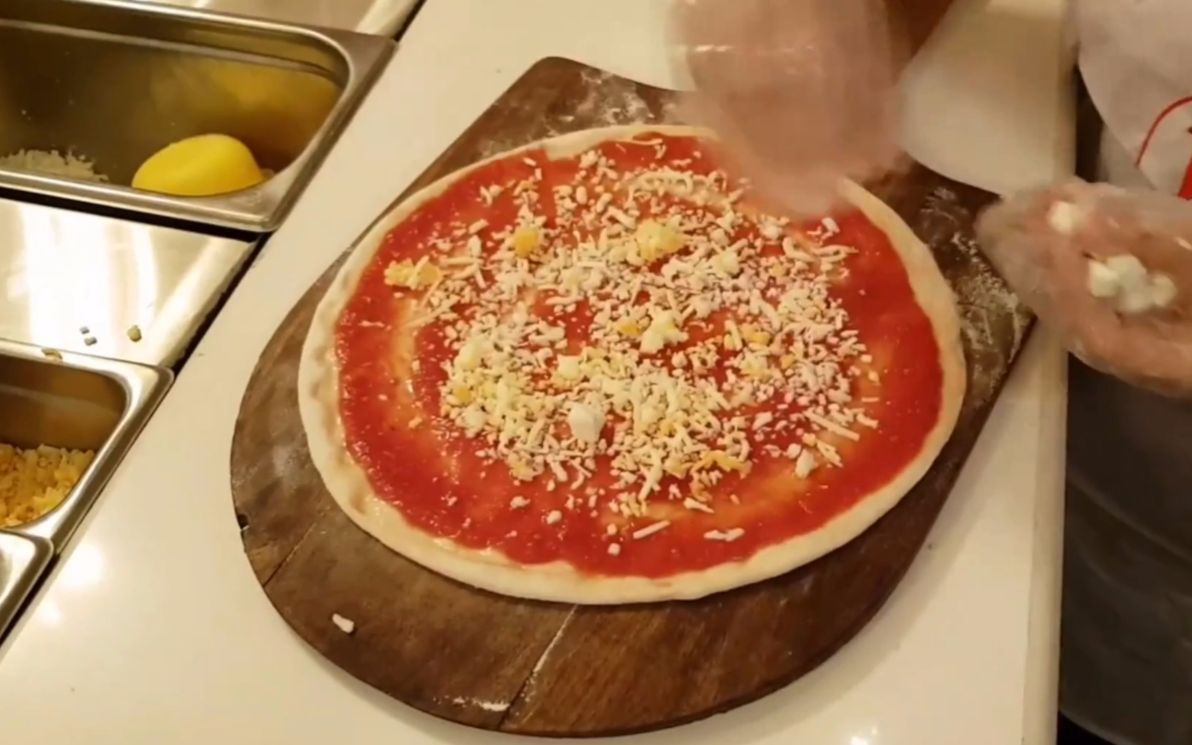 印度新德里街头的披萨店,披萨美味可口,就餐环境也很棒!