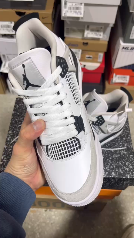 aj4白水泥鞋底图片