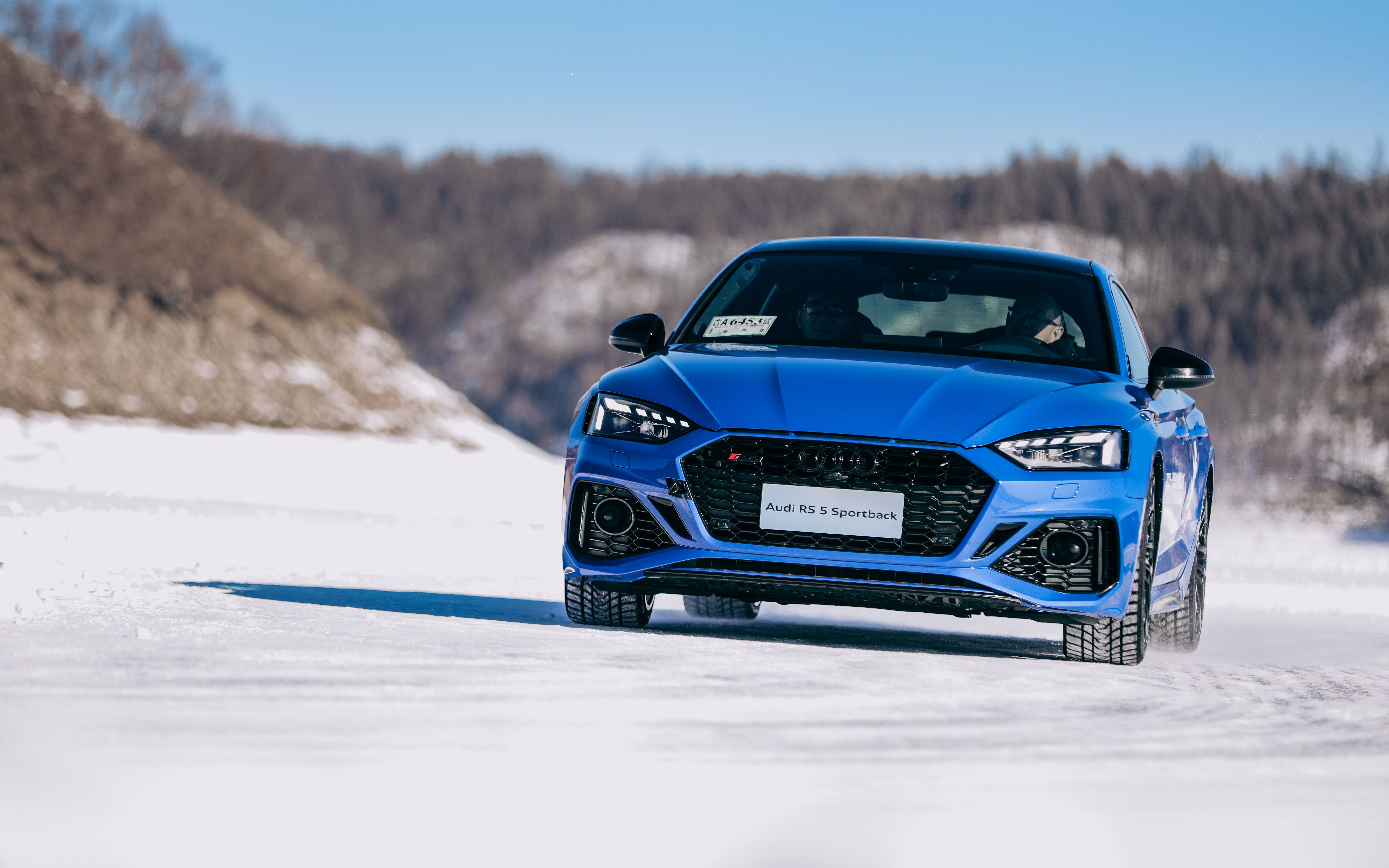 在全球最大的冬季汽车试验场肆意漂移,感受奥迪"夸戳"的魅力