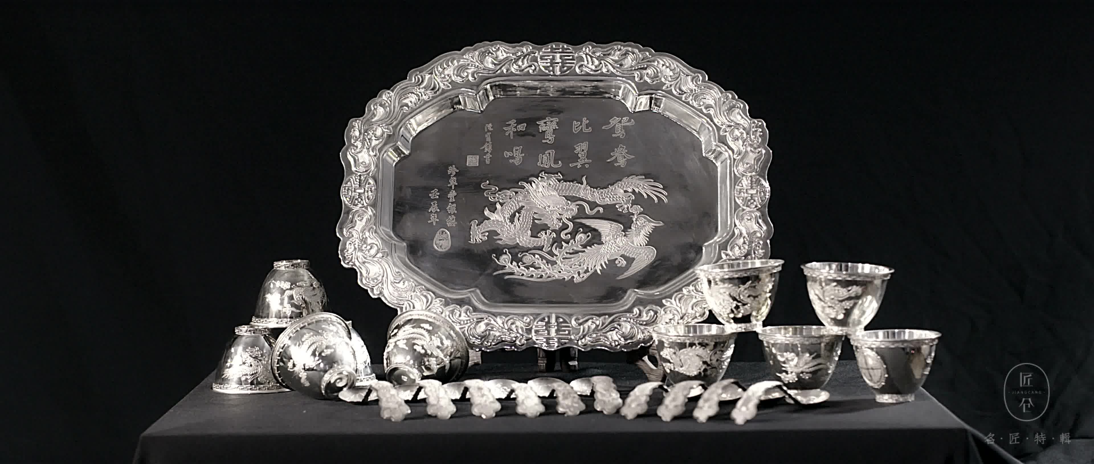 9人耗时6年斥资1200万元用11吨白银打造出了9米长的银雕作品清明上河