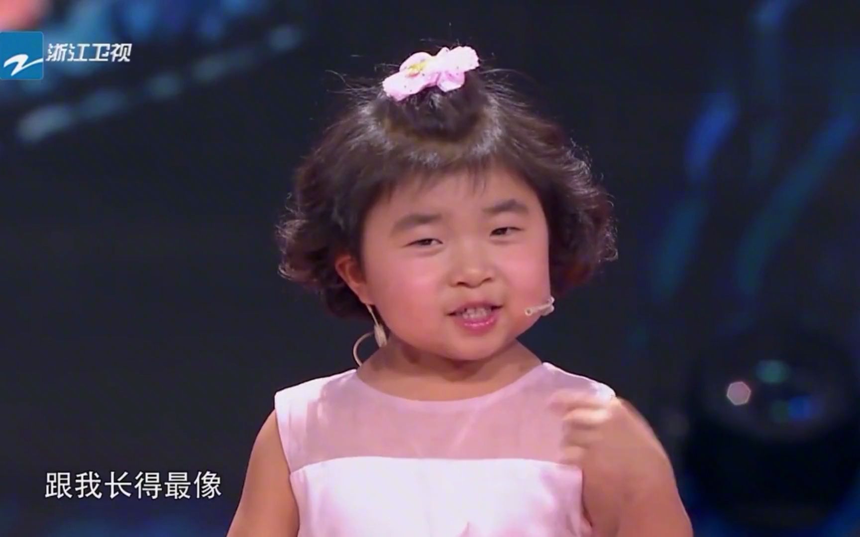 东北萌娃李欣蕊有多逗,张口就调侃华少磕碜,撒贝宁蔡国庆笑翻了