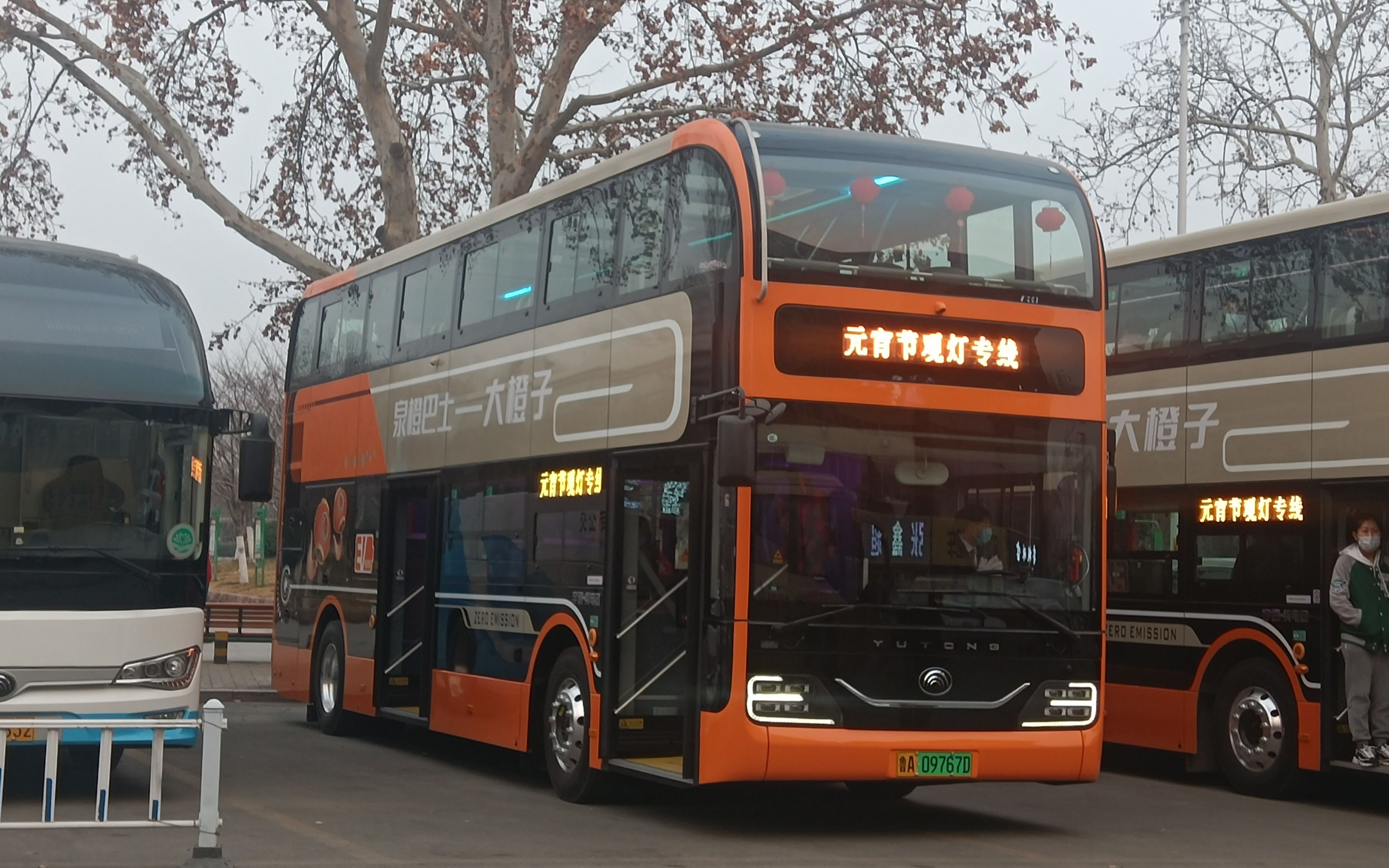 255‖一怀愁绪 几年离索#济南元宵观灯专线j16宇通双层〖大明湖游客