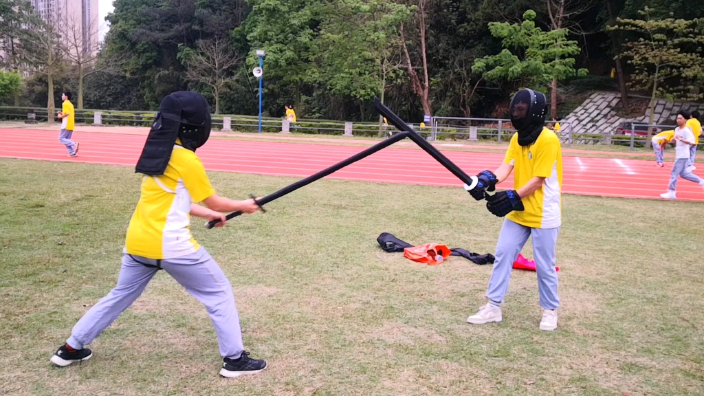 高中牲日常校园兵击对练