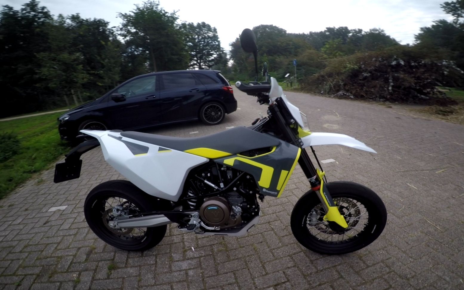 新车入手胡思瓦纳滑胎车husqvarna701supermoto