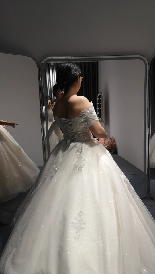 河马美纱馆的婚纱试穿_哔哩哔哩_bilibili