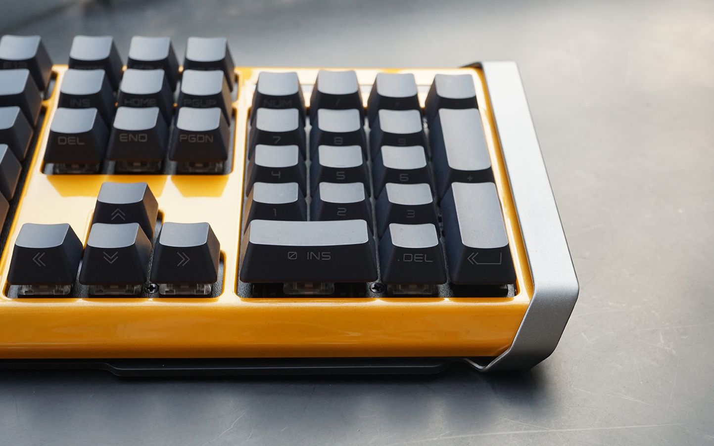 【in外设】贱驴612蹄子pbt侧刻机械键盘开箱视频