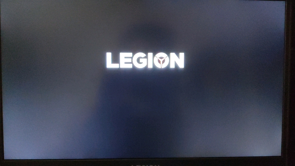 联想拯救者y7000p2019款开机时闪屏