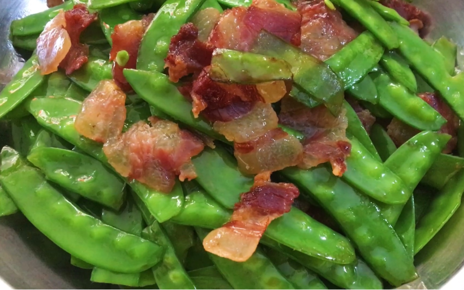 荷兰豆炒腊肉,这样做法太脆爽太好吃了,很多人做错