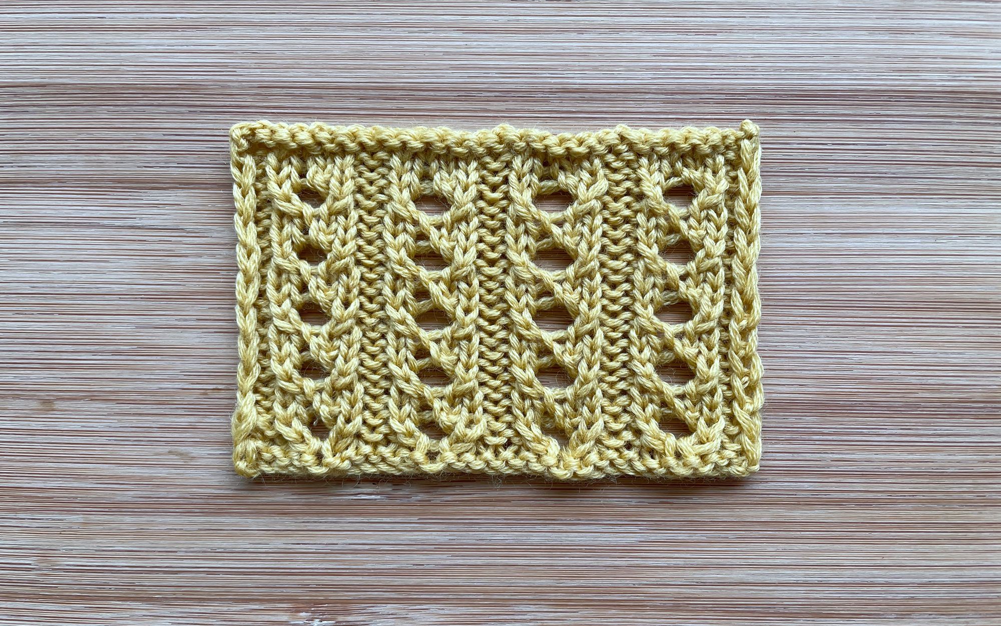 【轻描编织】棒针别样洞洞花,竖纹排列,简单好织,织衣服比较修身