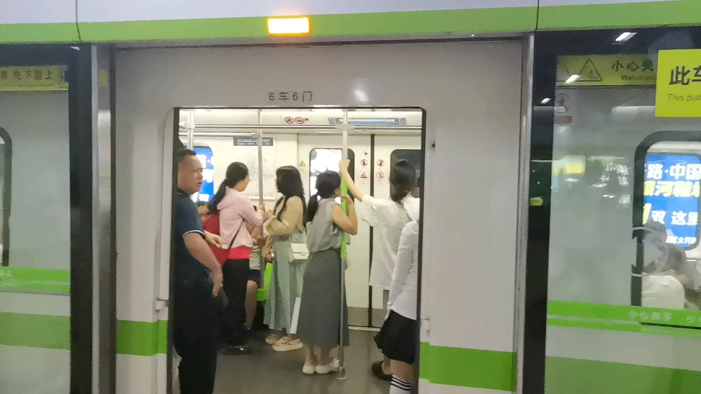 【武汉地铁】4号线407车往玉龙路方向关门 出楚河汉街站