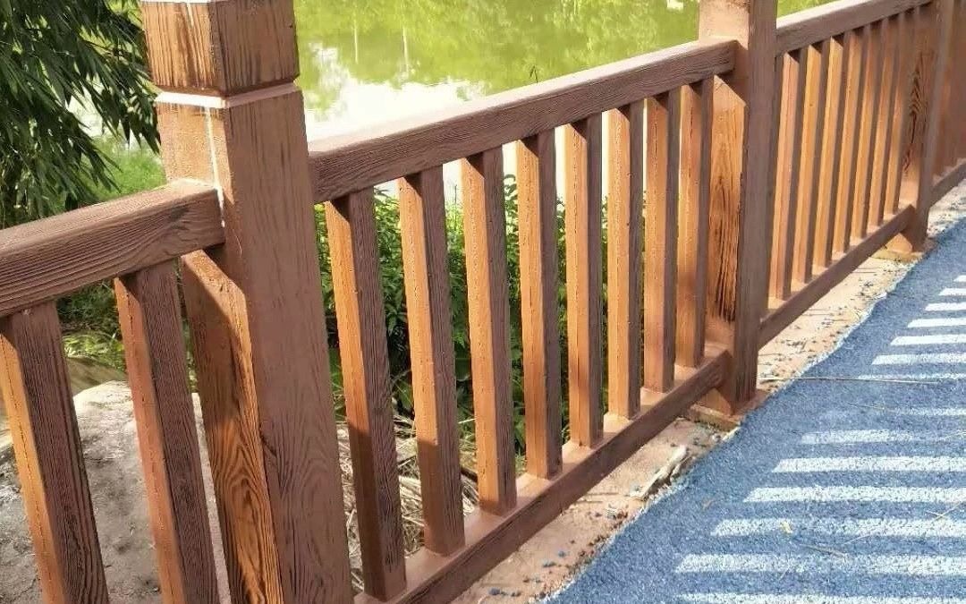 福建景观栈道仿木护栏,莆田水坝河道仿木栏杆材料效果