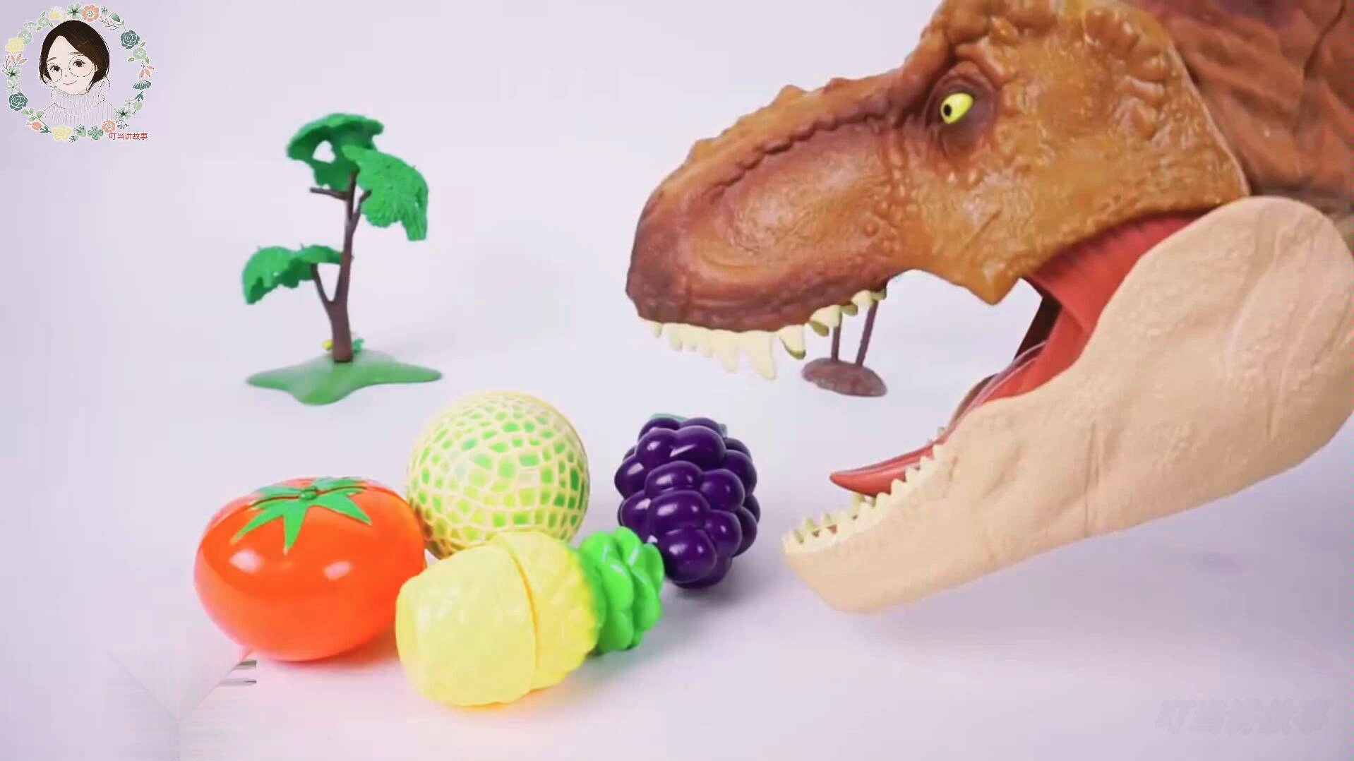 霸王龙吃水果变成恐龙宝宝