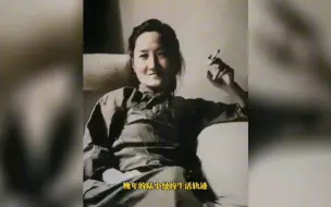 Télécharger la video: 历史名人照：60年代的陆小曼，一个人坐在沙发上抽着烟，牙齿已经掉光