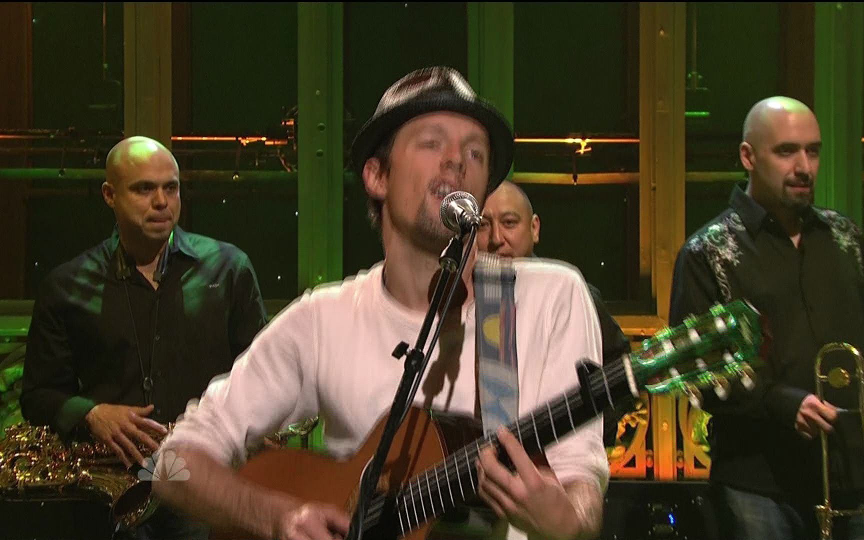 [图][HD-1080i]Jason Mraz - I'm Yours live @ SNL(2009.1.31)