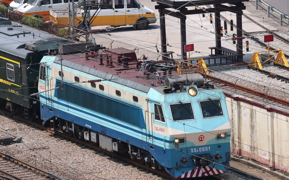 【文王】ss8-0001牵引t8376出韶关东站