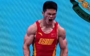 Скачать видео: Wocao！！！20KG的壶铃土耳其起立太难了，我宁愿高抓170。石智勇练习c++，好优美的中国话