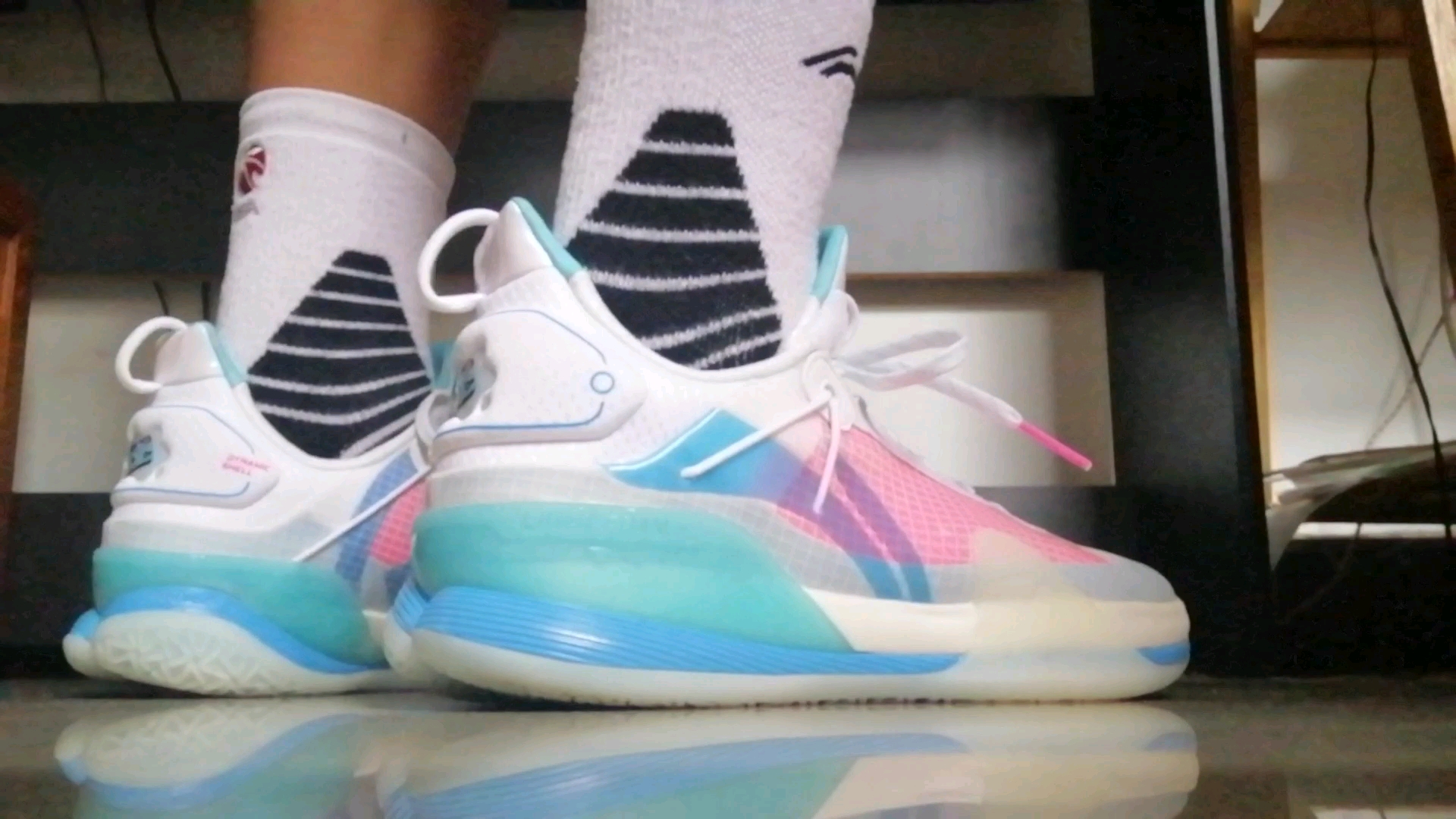 第一双国产球鞋 李宁闪击七夏季版_哔哩哔哩_bilibili