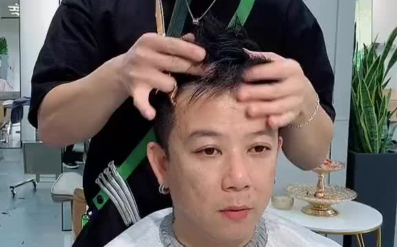 大哥说换了发型年轻十岁 做一个有型的98 上海黄浦男士短发发型眉形