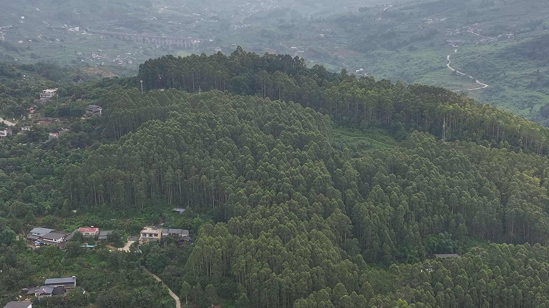 成都龙泉山脉最高峰图片