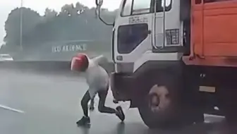 监控名场面：死神永远慢我一步！