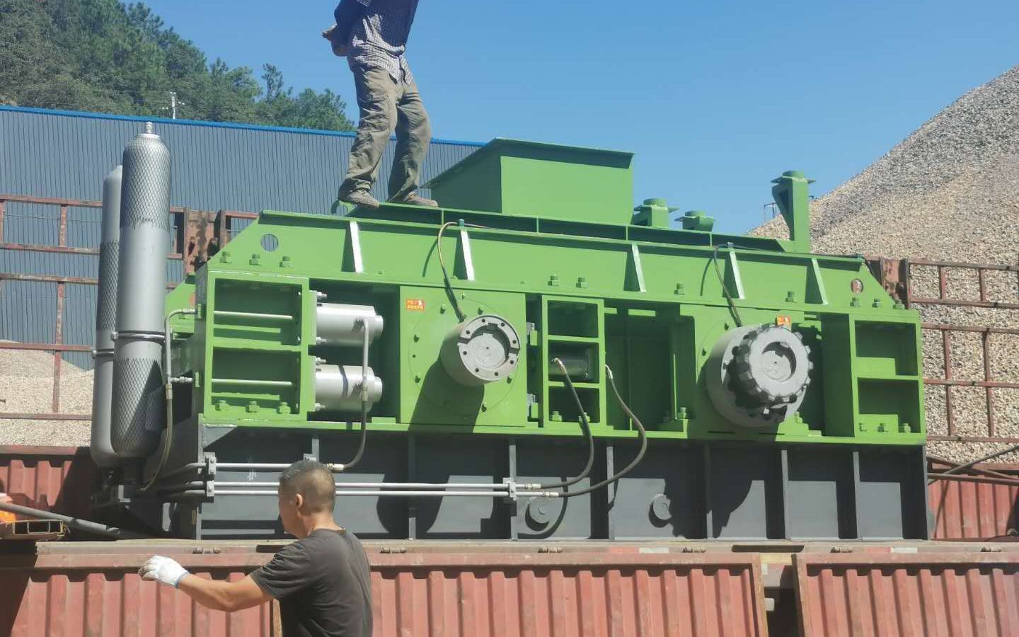 1200辊式破碎机多少钱一台大型对辊制砂机工作原理及视频