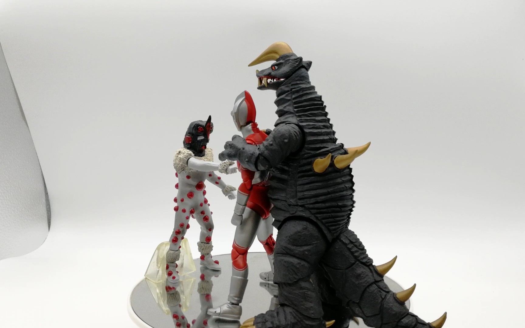 活动  用心棒怪兽布莱克王black king 纳克尔星人操控的保镖怪兽 shf