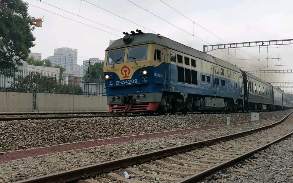 京哈线 京局怀段df4dh 4209牵引0k603次列车通过!