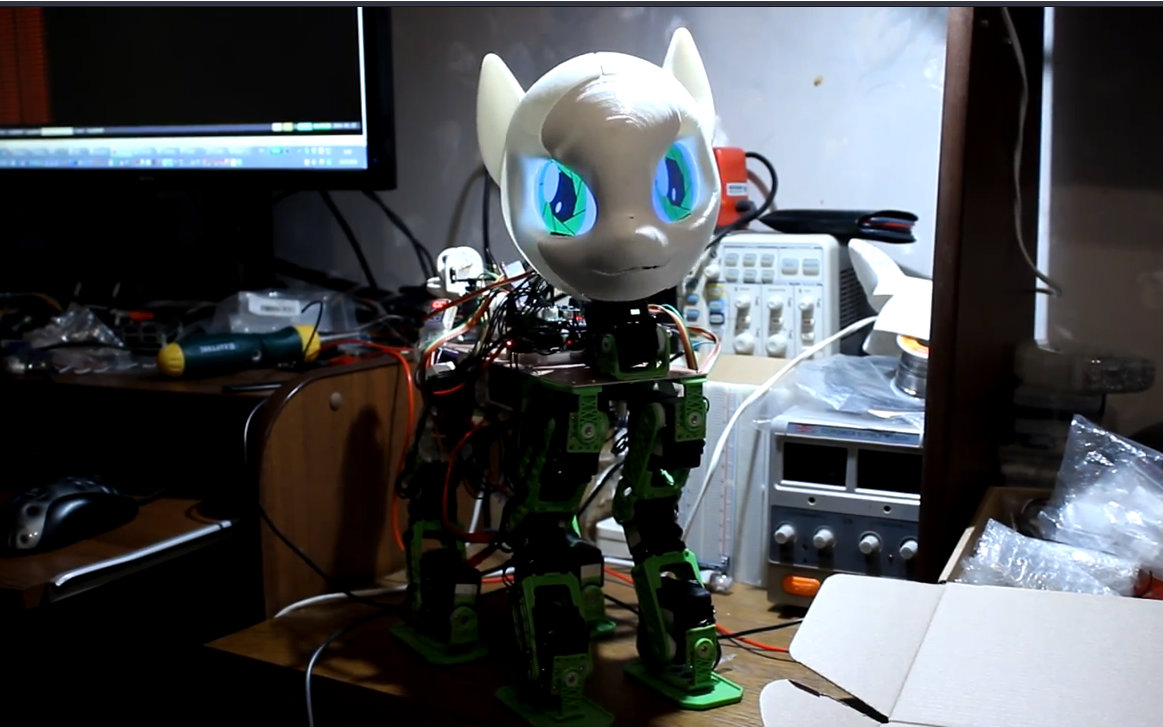 [图]制造你的机器小马——Sweetie Bot Project二号原型机展示视频