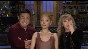 Download Video: 【SNL50中字】A妹伯文哄骗女巫Stevie开口唱歌！【ArianaGrande|StevieNicks|BowenYang】