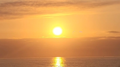 当一个城市真正醒来,就会陷入喧嚣.当一个人真正醒来,就会回归平静.