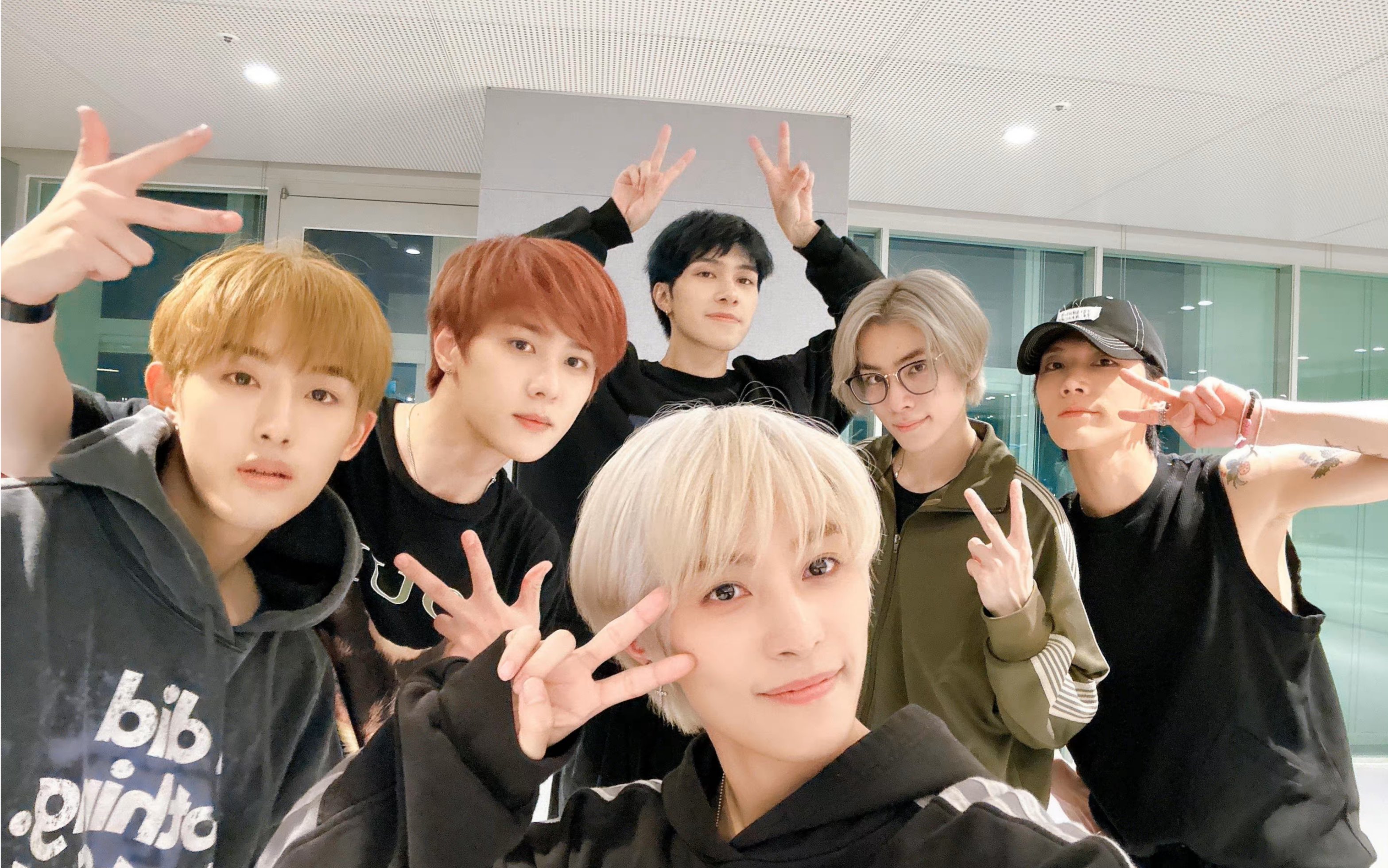 【威神v】摸鱼画一个6v小表情