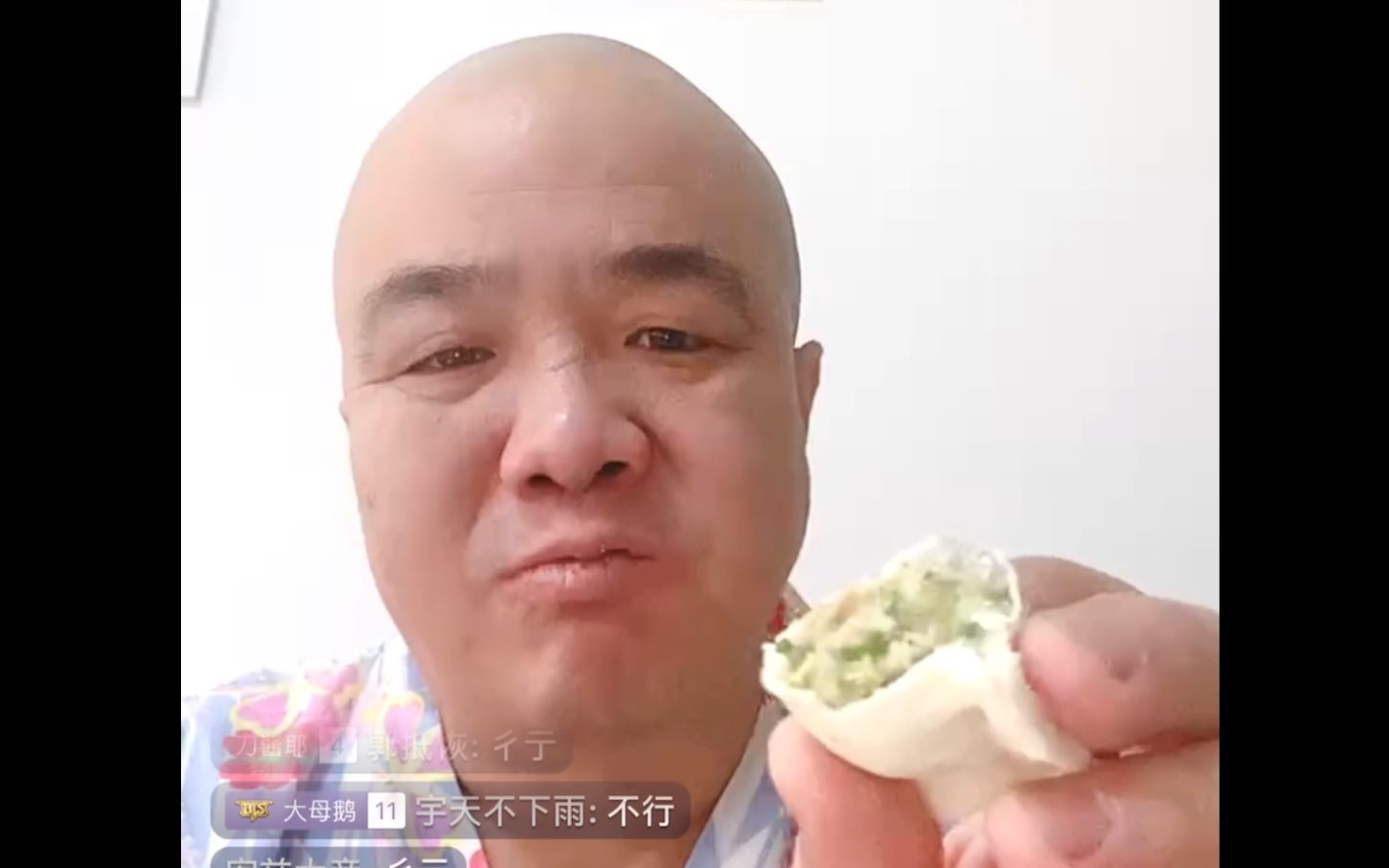 刀哥吃冻生饺子